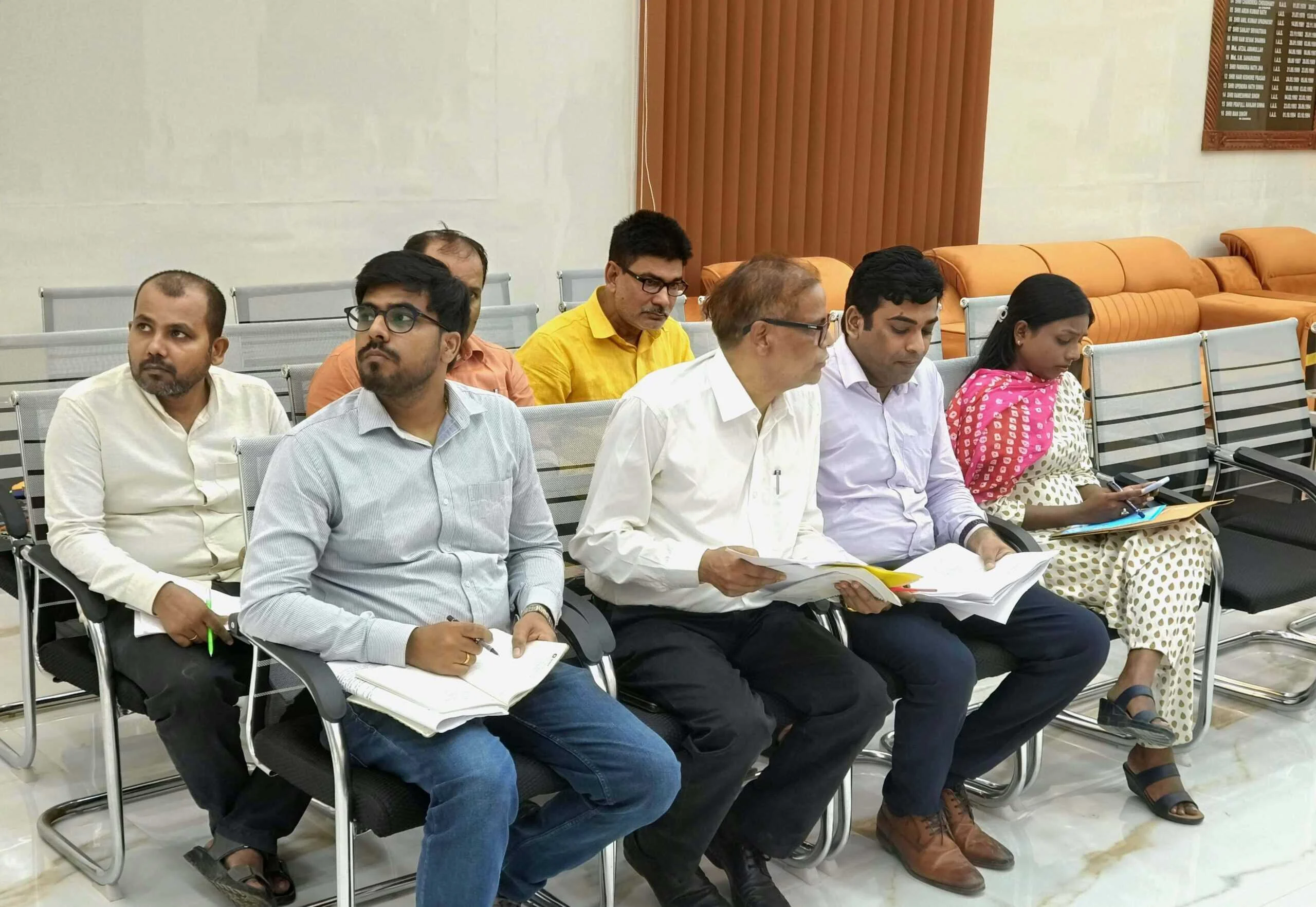 जिला निर्वाचन पदाधिकारी-सह-जिला पदाधिकारी तुषार सिंगला की अध्यक्षता में विधानसभा चुनाव को लेकर समीक्षा बैठक आयोजित 2