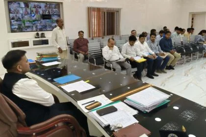 जिला निर्वाचन पदाधिकारी-सह-जिला पदाधिकारी तुषार सिंगला की अध्यक्षता में विधानसभा चुनाव को लेकर समीक्षा बैठक आयोजित 22