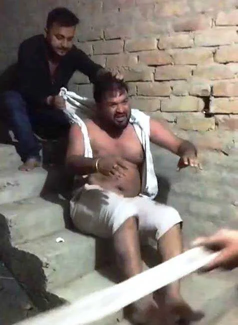 समस्तीपुर: मोबाइल दुकान संचालक को छेड़खानी के आरोप में जमकर हुई पिटाई,वीडियो हुआ वायरल 3
