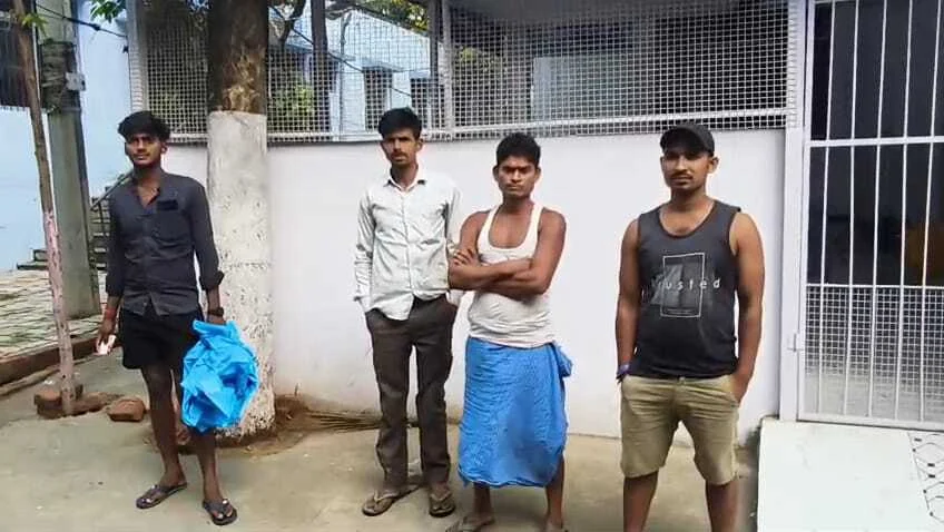 शादी के कुछ दिन बाद पत्नी हुई फरार, पति ने धारदार हथियार से गला काटकर किया आत्महत्या, इलाके में फैली सनसनी 4