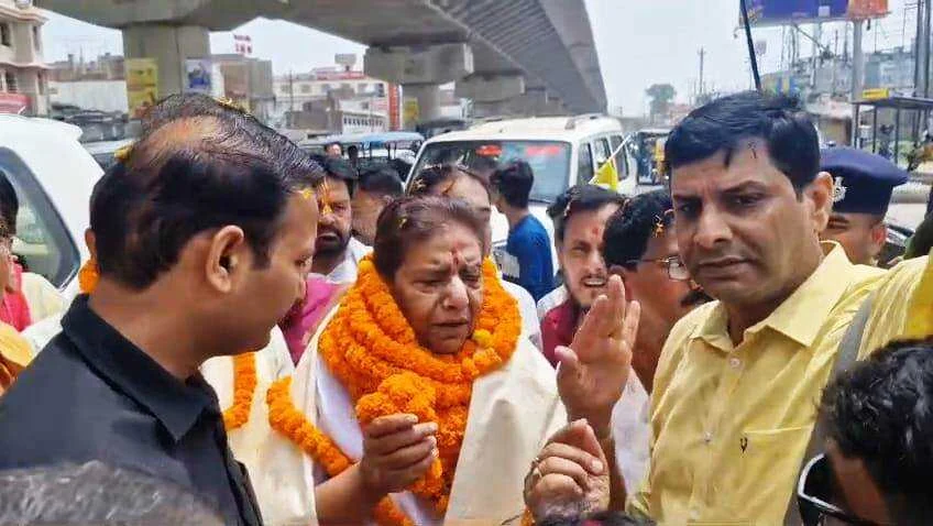 देश की सेना ने जिस बहादुरी से पाकिस्तान के दांत खट्टे किए,यह मोदी जी को श्रेय नहीं जाता है,देश की सेना को श्रेय जाता है - उदय सिंह 2