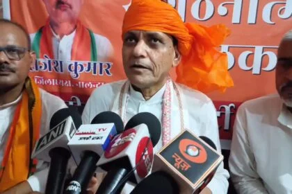 नालंदा-केंद्रीय गृह राज्य मंत्री नित्यानंद राय पहुंचे बिहार शरीफ के राणा बीघा, भाजपा कार्यकर्ताओं ने किया नित्यानंद राय का जोरदार स्वागत 23