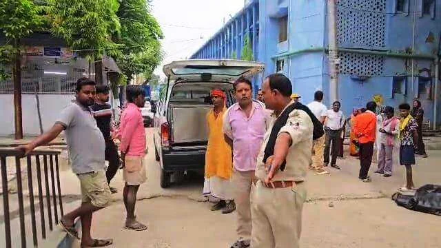 बेगूसराय में तेज रफ्तार ट्रक ने एक मोटरसाइकिल सवार युवक को कुचला,युवक की घटना स्थल पर ही दर्दनाक मौत 5