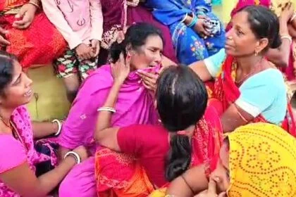 बेगूसराय में एक महिला का शव पुलिस ने उसके घर से ही फंदे से लटका हुआ किया बरामद, मायके वालों ने पति पर गले में फंदा डालकर हत्या करने का लगाया आरोप 19