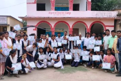 बछवाड़ा प्रखंड में मशाल प्रतियोगिता संपन्न, छात्रों को प्रशस्ति पत्र देकर किया गया सम्मानित 43