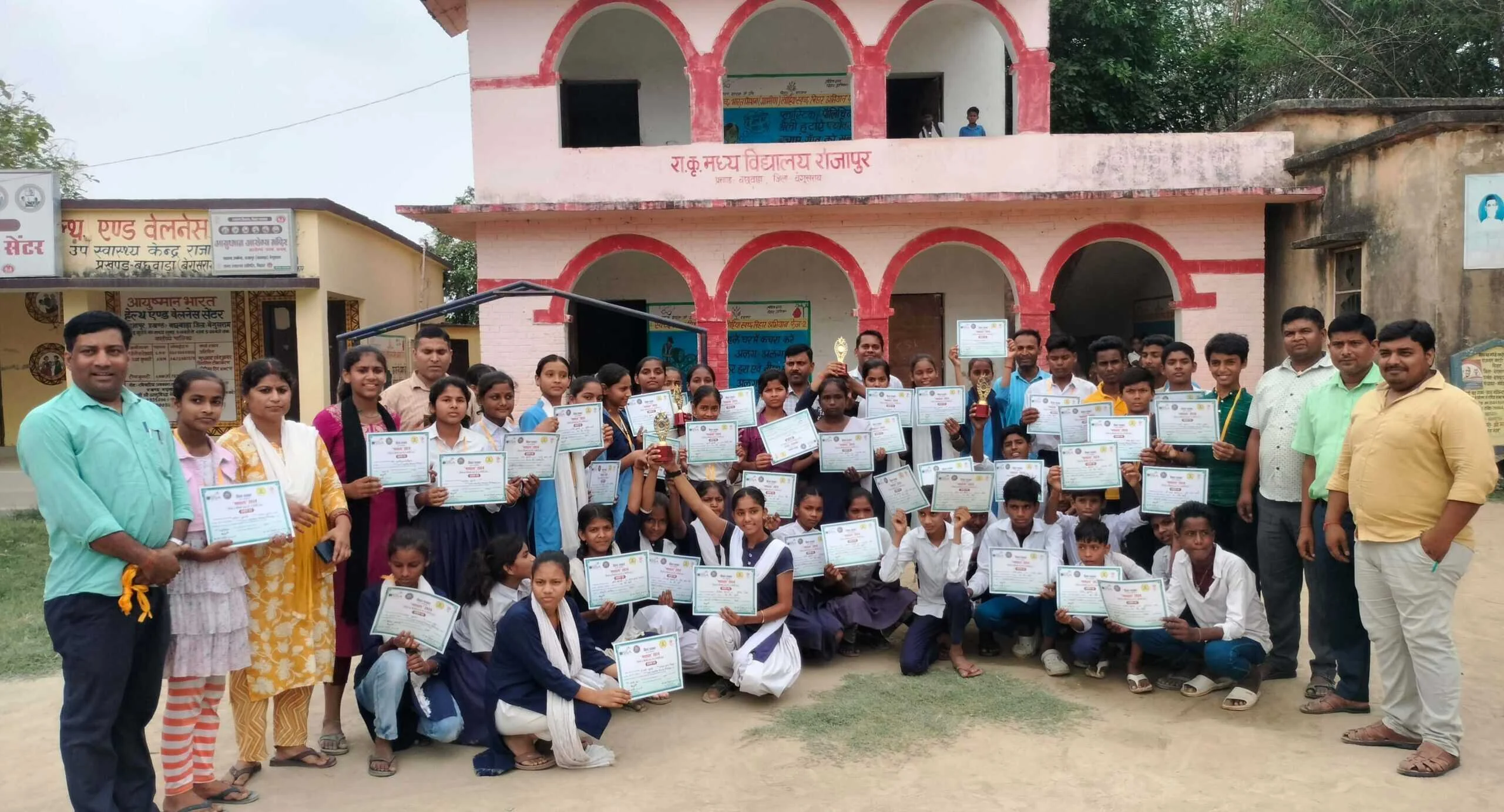 बछवाड़ा प्रखंड में मशाल प्रतियोगिता संपन्न, छात्रों को प्रशस्ति पत्र देकर किया गया सम्मानित 2