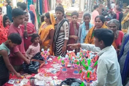 वट सावित्री एवं सोमवती अमावस्या को लेकर बाजारों में उमड़ी श्रद्धालुओं की भीड़ 81