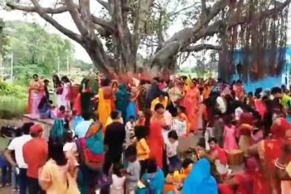 खगड़िया: पति की लंबी उम्र के लिए सुहागिनों ने किया वट सावित्री व्रत 77