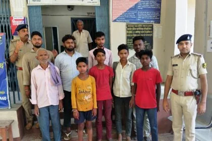 तीन दिनों से गायब चार बच्चों को पुलिस ने किया सकुशल बरामद, परिजनों को किया सुपुर्द 22