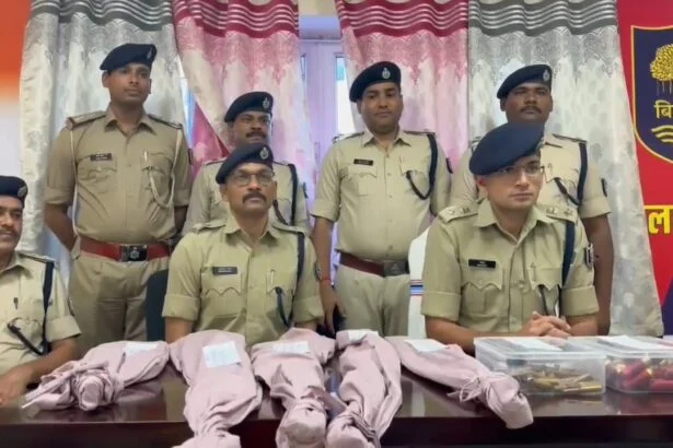 नालंदा: पूर्व जदयू नेता अकबर मल्लिक के घर बरामद हुआ असलाहों का जखीरा, हथियार कारतूस के साथ हुआ गिरफ्तार 5