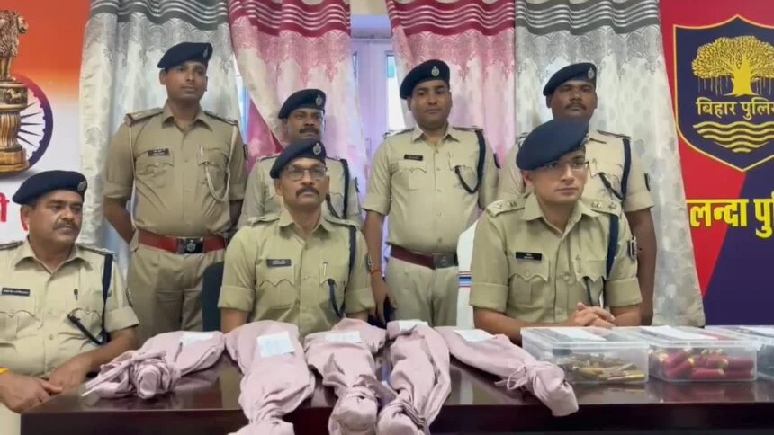 नालंदा: पूर्व जदयू नेता अकबर मल्लिक के घर बरामद हुआ असलाहों का जखीरा, हथियार कारतूस के साथ हुआ गिरफ्तार 1