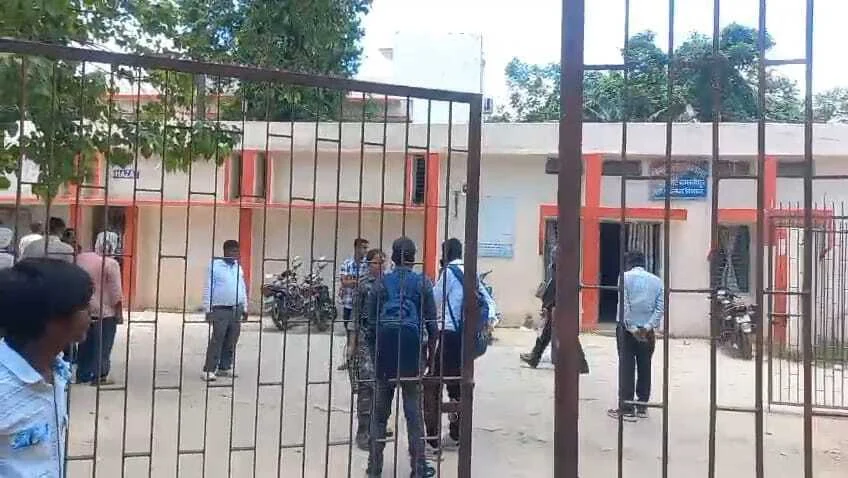 समस्तीपुर: कोर्ट कैंपस परिसर से पेशी के दौरान पांच कैदी फरार, पुलिस ने एक कैदी को पकड़ा, चार की खोजबीन जारी 4