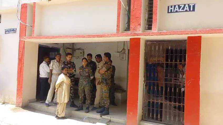 समस्तीपुर: कोर्ट कैंपस परिसर से पेशी के दौरान पांच कैदी फरार, पुलिस ने एक कैदी को पकड़ा, चार की खोजबीन जारी 3