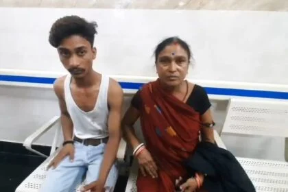 बिहार शरीफ के धनेश्वरघाट सुंदरगढ़ में कोचिंग संचालक की बर्बरता: छात्र की डंडे से पिटाई, अस्पताल में भर्ती 51