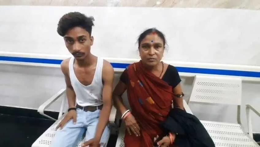 बिहार शरीफ के धनेश्वरघाट सुंदरगढ़ में कोचिंग संचालक की बर्बरता: छात्र की डंडे से पिटाई, अस्पताल में भर्ती 5