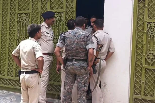 नालंदा: जेडीयू नेता बाबर मल्लिक एवं उनके भाई अकबर मल्लिक के घर एसपी भारत सोनी ने की छापेमारी 1