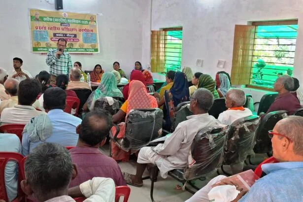 पदाधिकारियों ने किसानों को दिया सर्दीय योजना वार जानकारी 9