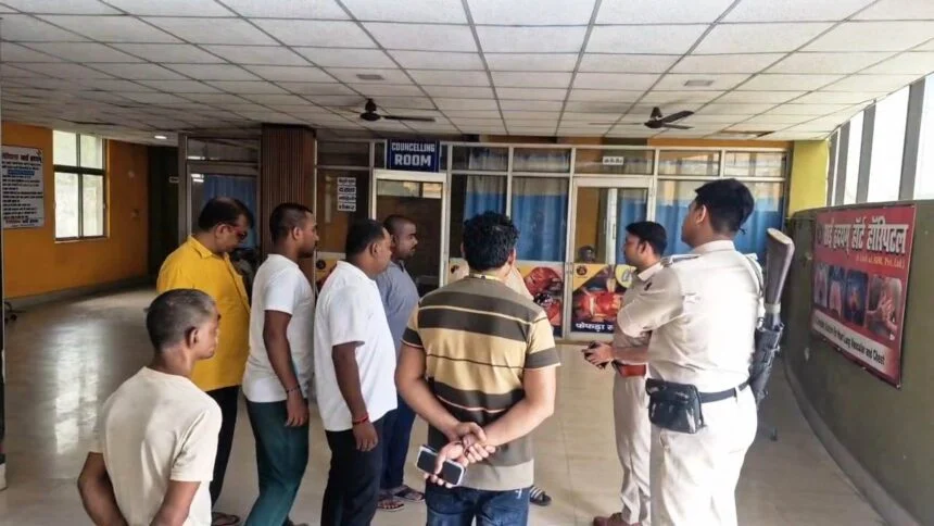 बेगूसराय में दिनदहाड़े लूटपाट का विरोध करने पर अपराधियों ने गंगा स्नान करने आए श्रद्धालू को गोली मारकर किया घायल 1