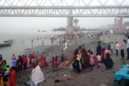 सिमरिया घाट पर महिला के गले से चैन की छिनतैय, महिला के दामाद ने किया विरोध तो गोली मारकर किया घायल 51