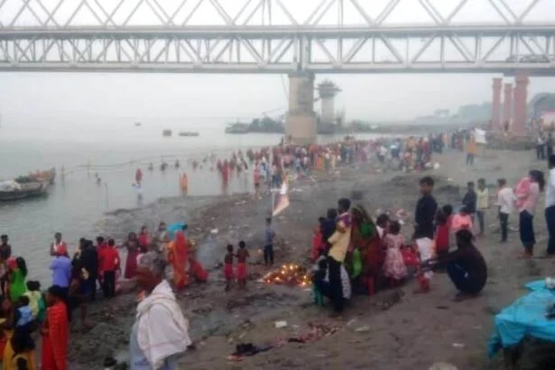 सिमरिया घाट पर महिला के गले से चैन की छिनतैय, महिला के दामाद ने किया विरोध तो गोली मारकर किया घायल 1