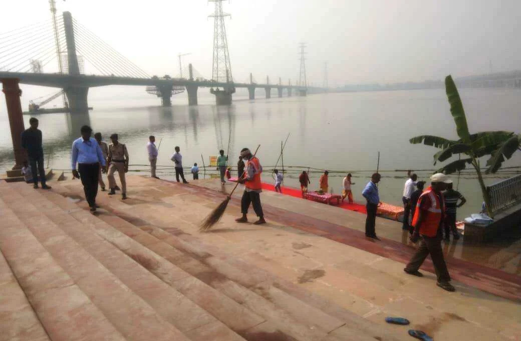 सिमरिया घाट पर महिला के गले से चैन की छिनतैय, महिला के दामाद ने किया विरोध तो गोली मारकर किया घायल 2