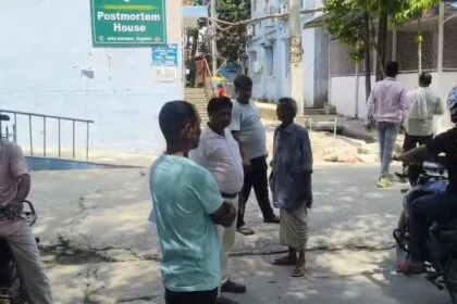 बेगूसराय में लोन के किस्त नहीं पूरा होने से नाराज महिला ने गले में फंदा लगाकर किया आत्महत्या, परिजनों में मचा कोहराम 24