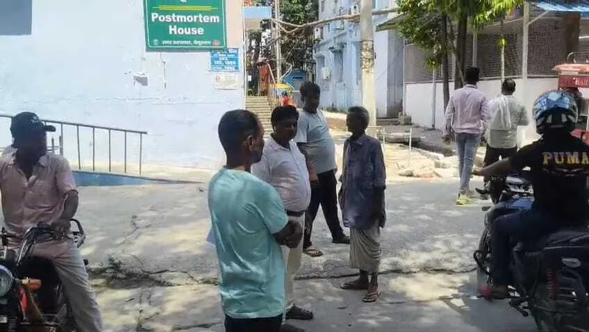 बेगूसराय में लोन के किस्त नहीं पूरा होने से नाराज महिला ने गले में फंदा लगाकर किया आत्महत्या, परिजनों में मचा कोहराम 8