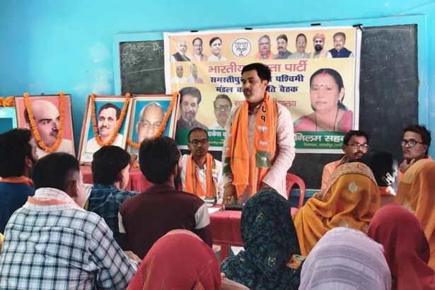 पीएम नरेन्द्र मोदी और सीएम नीतीश कुमार के द्वारा के द्वारा किये जा रहे जनकल्याणकारी विकास योजनाओं का लाभ घर-घर जाकर दिलावें – रामसुमिरन 9
