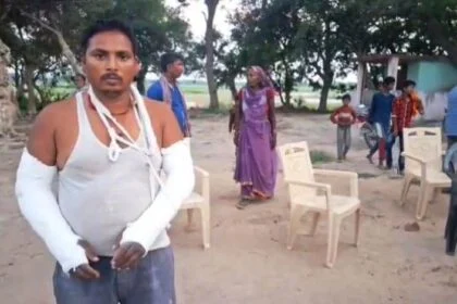 बेगूसराय मे कमीशन नहीं मिलने पर मुखिया ने एक वार्ड सदस्य की निर्मम तरीके से किया पिटाई, घायल वार्ड सदस्य अस्पताल में भर्ती 51