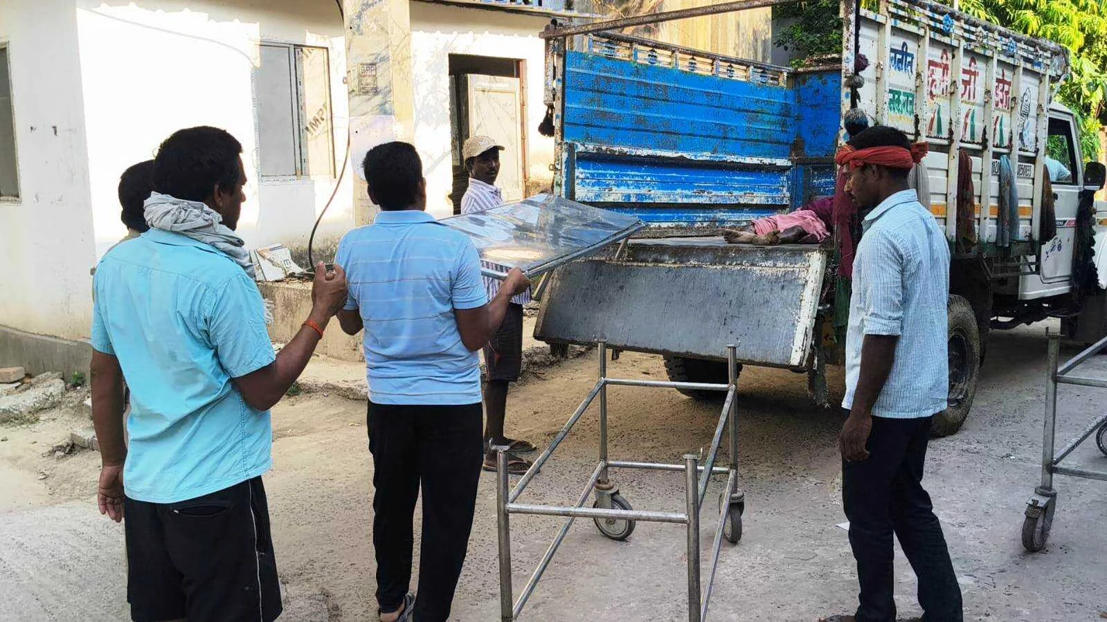 बेगूसराय में ट्रेन से कटकर एक महिला की दर्दनाक मौत, परिजनों में मचा कोहराम 2