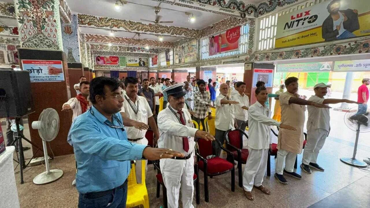 विश्व तंबाकू निषेध दिवस के अवसर पर प्रजापिता ब्रह्माकुमारी ईश्वरीय विश्व विद्यालय द्वारा समस्तीपुर रेल परिसर में लगाईं गयी तंबाकू मुक्ति प्रदर्शनी 4