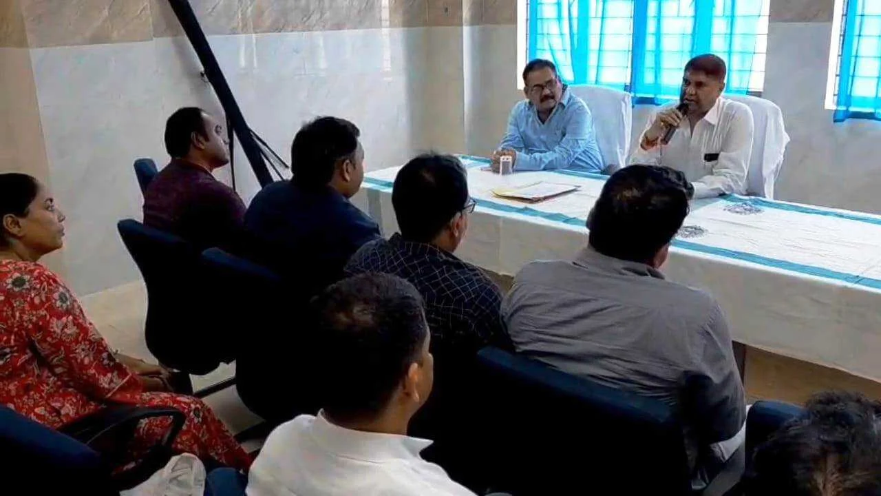 नालंदा: मंत्री डॉ. सुनील कुमार का बयान: "गरीबों की सुनो, वह तुम्हारी सुनेगा"मंत्री ने कहा "लोग अब भगवान नहीं, डॉक्टरों को जल्लाद मानने लगे है 3