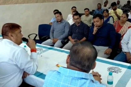 नालंदा: मंत्री डॉ. सुनील कुमार का बयान: "गरीबों की सुनो, वह तुम्हारी सुनेगा"मंत्री ने कहा "लोग अब भगवान नहीं, डॉक्टरों को जल्लाद मानने लगे है 10