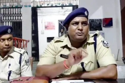बेगूसराय मे पुलिस ने तीन टाइगर मोबाइल पुलिस को शराब के कारोबार से जुड़े होने के कारण किया गिरफ्तार 27