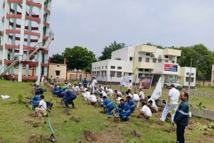 एलएनटी द्वारा बरौनी आरपीएफ कैंप बरौनी में वृक्षारोपण किया गया 6