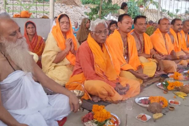 अध्यात्म देश भारत भौतिक चक्र चंद में रहने वाले महादेश और देश के लिए वास्तविक सुख शांति में प्रेरणा स्रोत है - स्वामी चिदात्मन जी महाराज 9