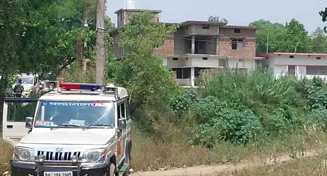 समस्तीपुर: एसटीएफ व समस्तीपुर पुलिस की संयुक्त रूप से छापेमारी, भारी मात्रा में अत्याधुनिक हथियार और जिंदा कारतूस बरामद, 4 लोग गिरफ्तार 4