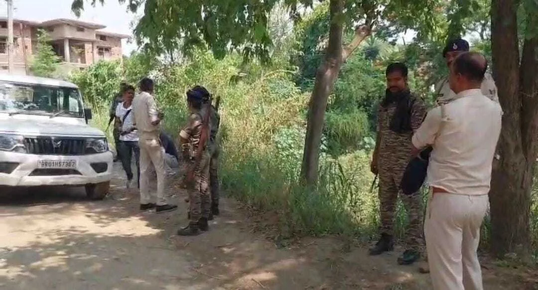 समस्तीपुर: एसटीएफ व समस्तीपुर पुलिस की संयुक्त रूप से छापेमारी, भारी मात्रा में अत्याधुनिक हथियार और जिंदा कारतूस बरामद, 4 लोग गिरफ्तार 2