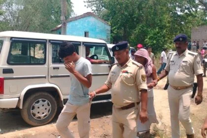समस्तीपुर: एसटीएफ व समस्तीपुर पुलिस की संयुक्त रूप से छापेमारी, भारी मात्रा में अत्याधुनिक हथियार और जिंदा कारतूस बरामद, 4 लोग गिरफ्तार 17