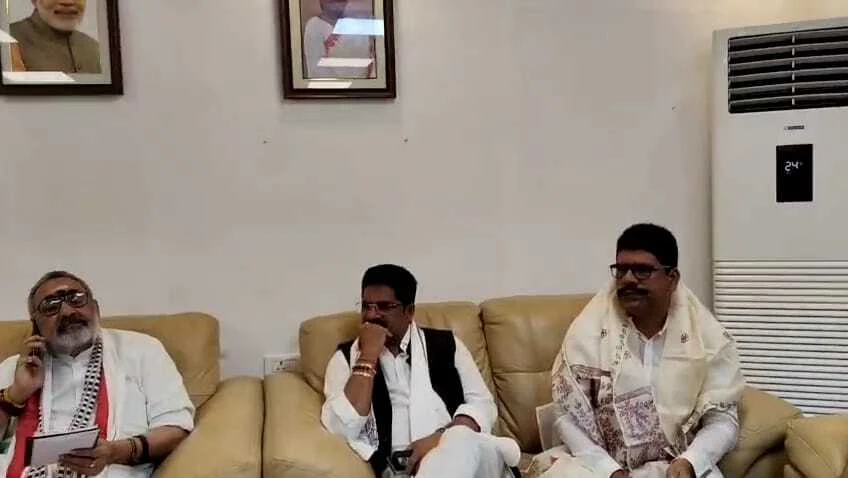 जिनके परिवार ने जिंदगी भर चोरी और आपराधिक घटनाओं को अंजाम दिया आज वही अपराध पर सवाल उठा रहे हैं - गिरिराज सिंह 5
