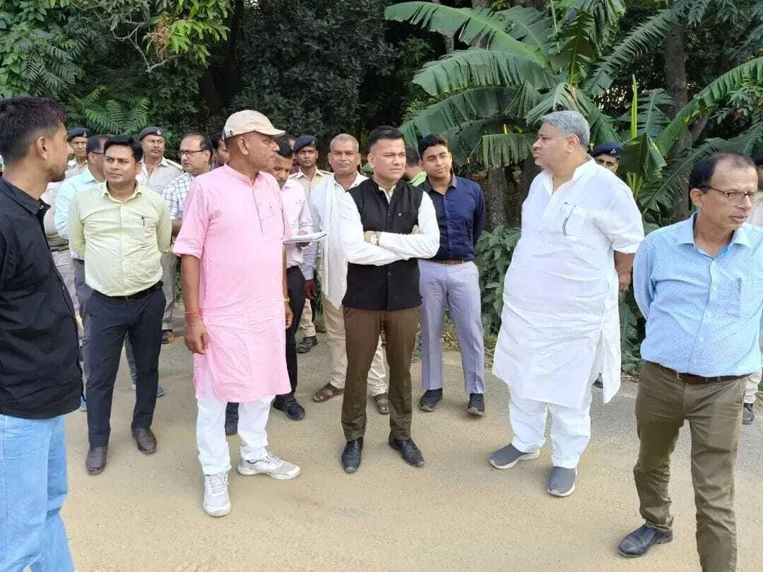 बेगूसराय जिलाधिकारी ने वीरपुर प्रखंड के  विभिन्न स्थलों का किया निरीक्षण 3