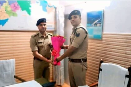 जिले के नये एसपी अरविंद प्रताप सिंह पहुंचे समस्तीपुर, जहां सर्किट हाउस में सदर एसडीपीओ-1 सह एएसपी ने बुके देकर किया स्वागत 31