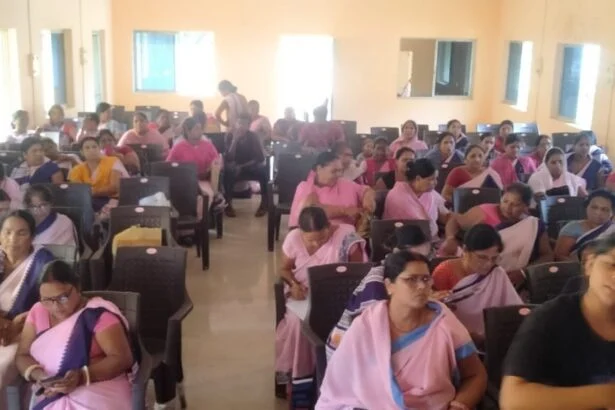 आशा कर्मियो का एक दिवसीय प्रशिक्षण आयोजित, प्रशिक्षण में  एम एप्लिकेशन के बारे में दी गई जानकारी 7