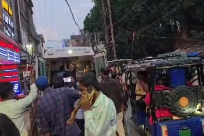 बेगूसराय में मामूली विवाद को लेकर बड़े भाई ने अपने ही छोटे भाई को गोली मारकर किया गंभीर रूप से घायल, परिजनों में मचा हडकंप 53