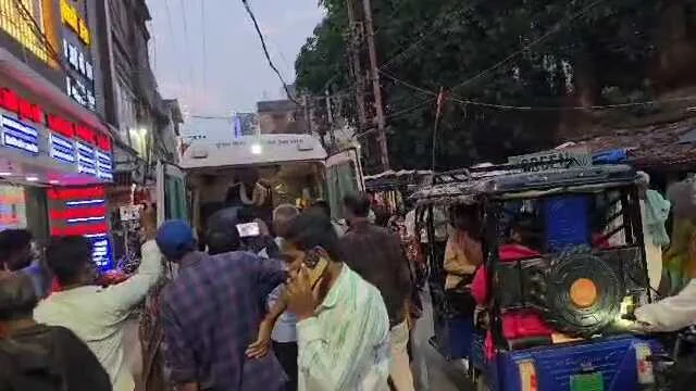 बेगूसराय में मामूली विवाद को लेकर बड़े भाई ने अपने ही छोटे भाई को गोली मारकर किया गंभीर रूप से घायल, परिजनों में मचा हडकंप 3