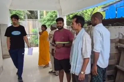 बेगूसराय में तेज रफ्तार ट्रक ने एक मोटरसाइकिल सवार युवक को कुचला, घटनास्थल पर ही युवक की दर्दनाक मौत  16