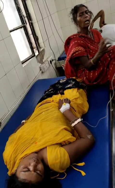 समस्तीपुर: भाइयों के बीच हो रहे विवाद में बहन  बीच बचाव करने पहुंची तो भाई ने मारी गोली, घायल बहन सदर अस्पताल में भर्ती 5