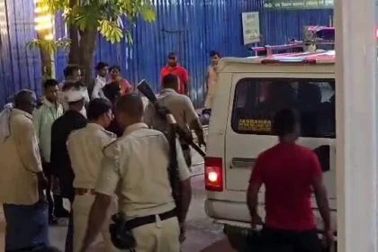 बेगूसराय में चलती ट्रेन से गिरकर एक युवक गंभीर रूप से घायल, सदर अस्पताल में भर्ती 23