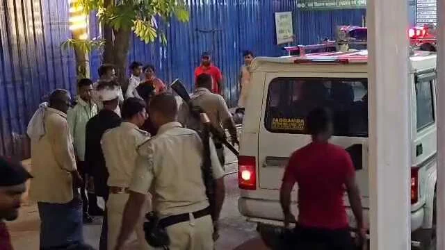 बेगूसराय में चलती ट्रेन से गिरकर एक युवक गंभीर रूप से घायल, सदर अस्पताल में भर्ती 14