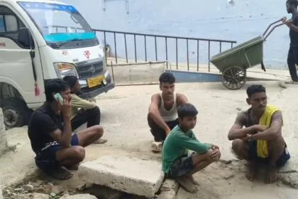 बेगूसराय में पारिवारिक कलह के तंग आकर एक युवक ने गले में फंदा लगाकर किया आत्महत्या 2